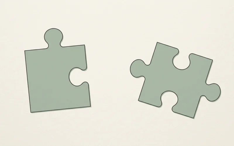 Illusztráció: két különböző alakú puzzle-darab egymástól távol, nem illenek össze